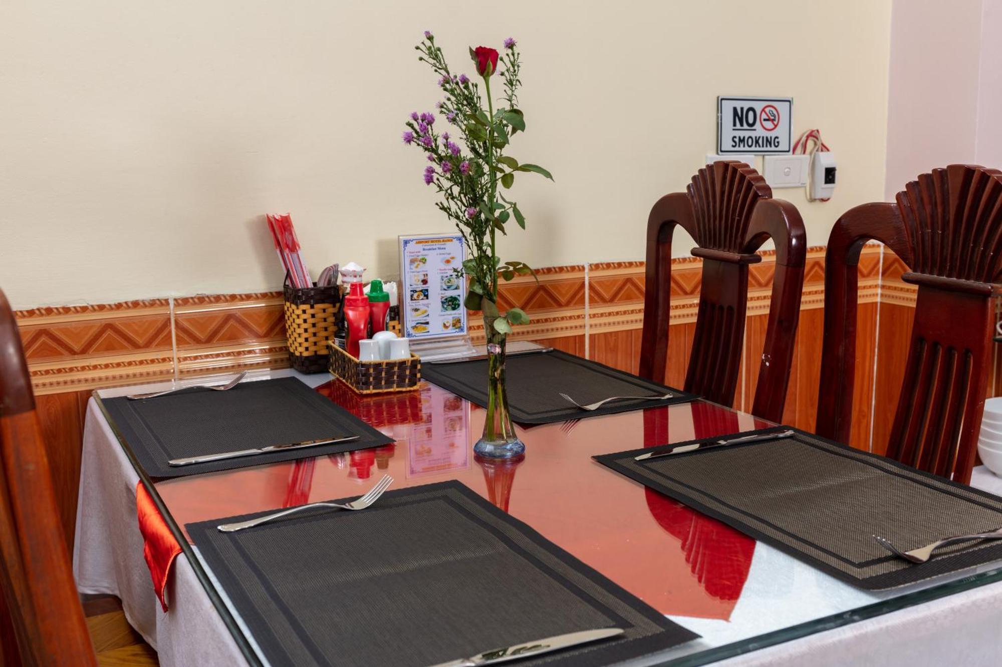 Viet Village Airport Hotel & Restaurants Hanoi Buitenkant foto